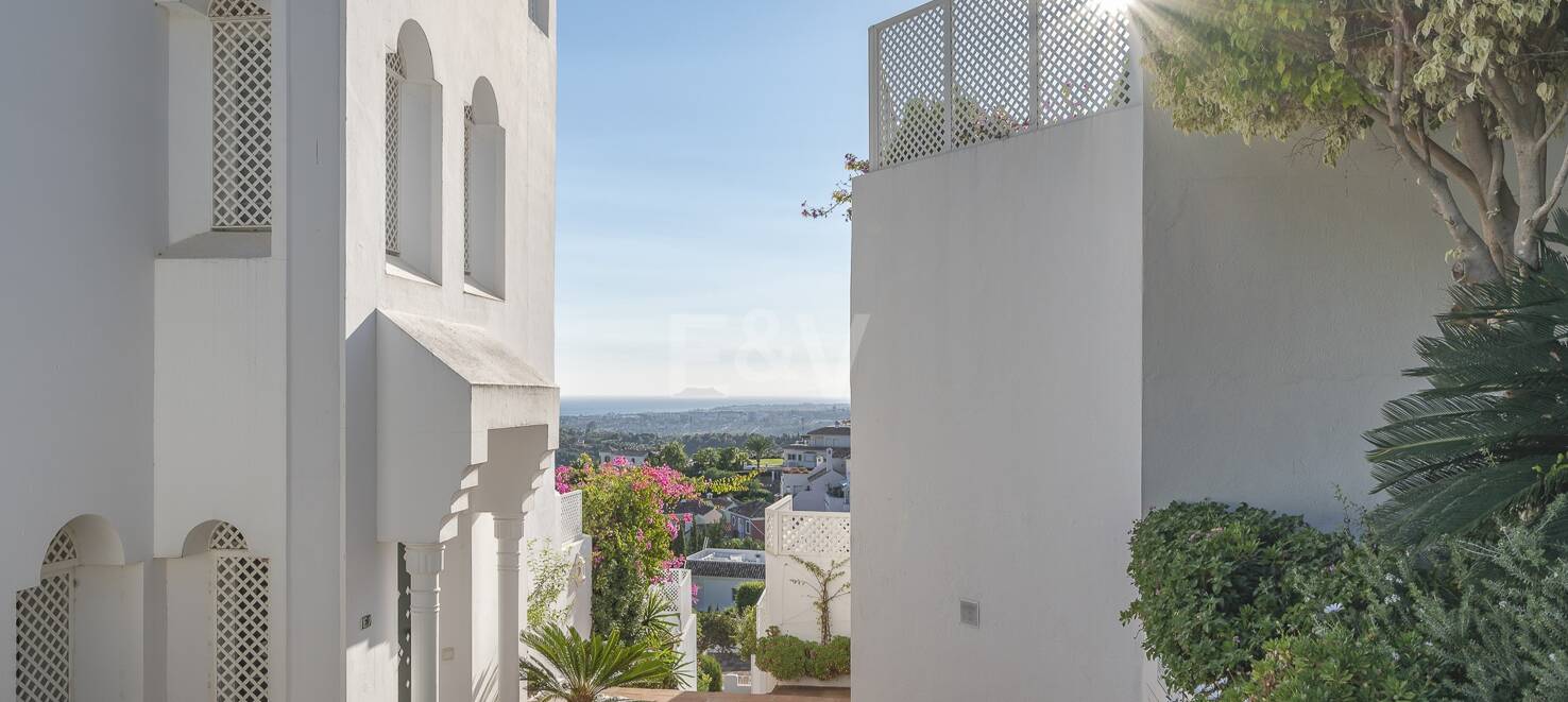 Exceptional Apartment in Jardines Colgantes with Private Swimming Pool and Sea Views