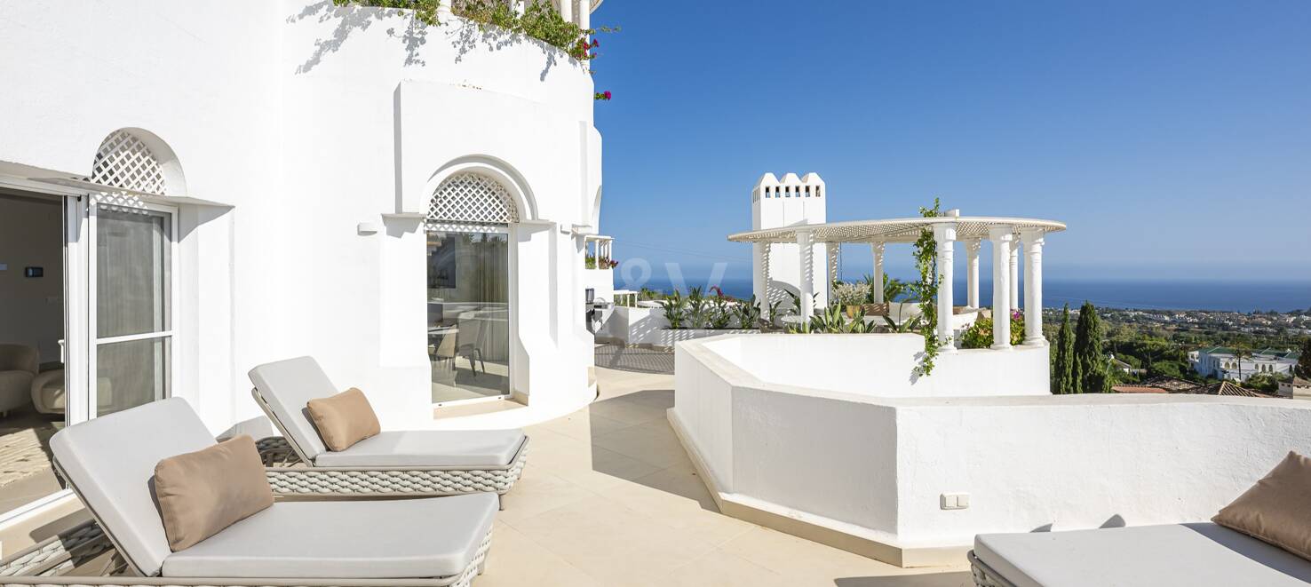 Exceptional Apartment in Jardines Colgantes with Private Swimming Pool and Sea Views