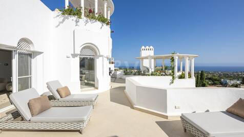 Exceptional Apartment in Jardines Colgantes with Private Swimming Pool and Sea Views