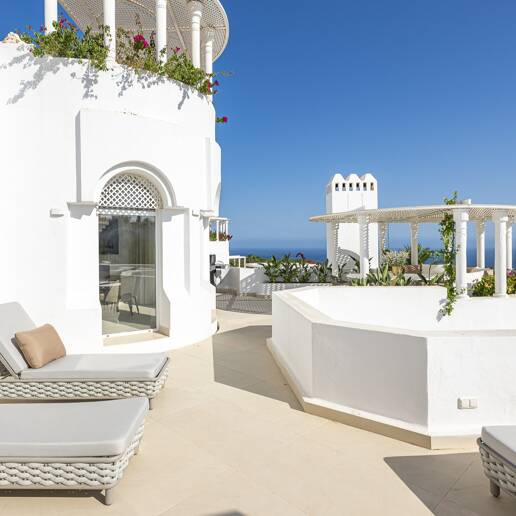 Exceptional Apartment in Jardines Colgantes with Private Swimming Pool and Sea Views