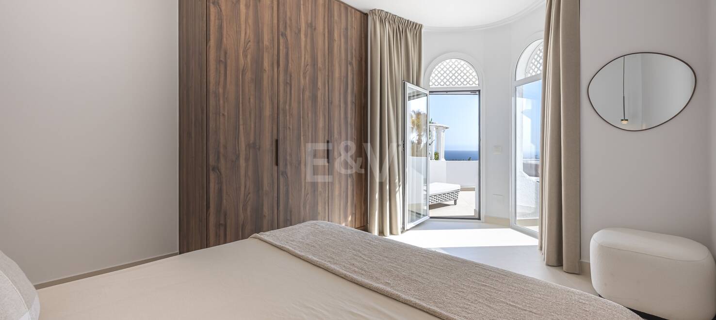 Exceptional Apartment in Jardines Colgantes with Private Swimming Pool and Sea Views