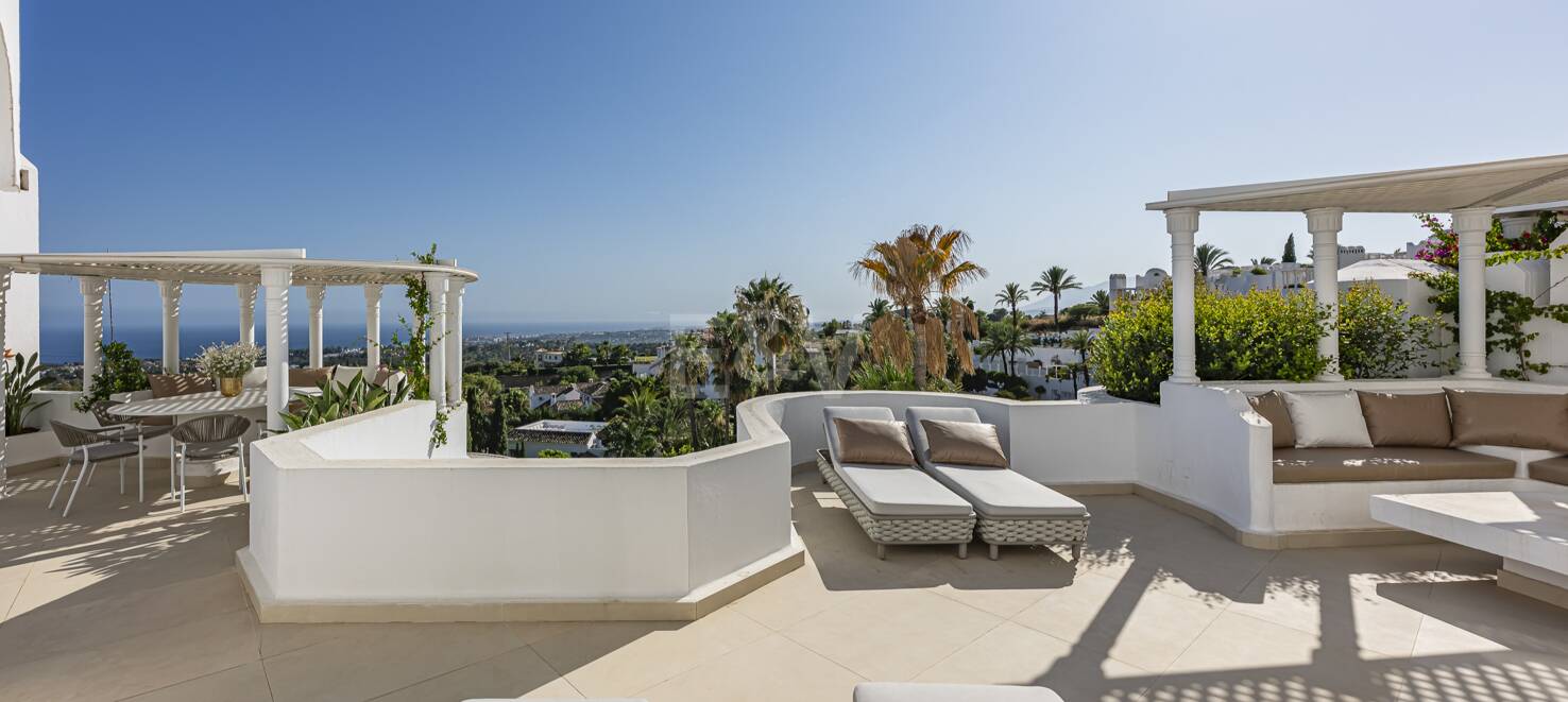 Exceptional Apartment in Jardines Colgantes with Private Swimming Pool and Sea Views