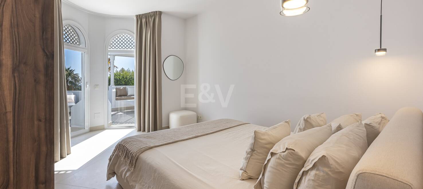 Exceptional Apartment in Jardines Colgantes with Private Swimming Pool and Sea Views