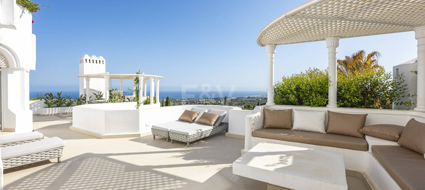 Exceptional Apartment in Jardines Colgantes with Private Swimming Pool and Sea Views