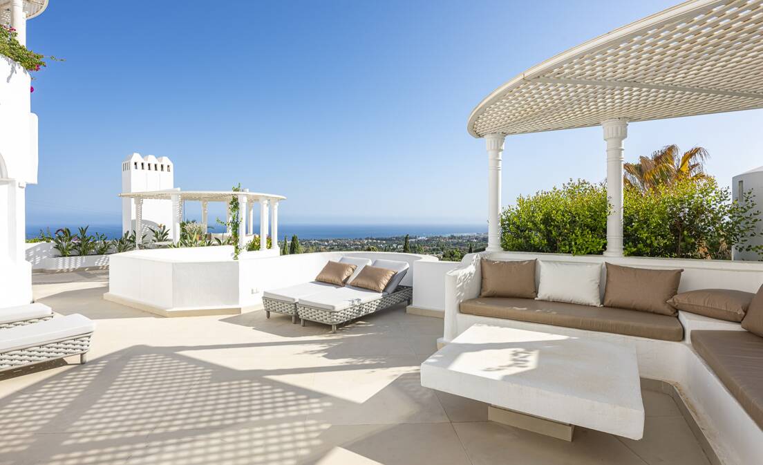 Exceptional Apartment in Jardines Colgantes with Private Swimming Pool and Sea Views