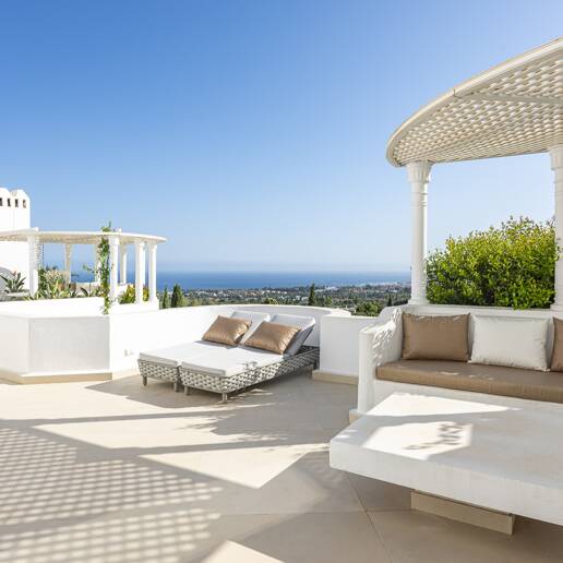 Exceptional Apartment in Jardines Colgantes with Private Swimming Pool and Sea Views