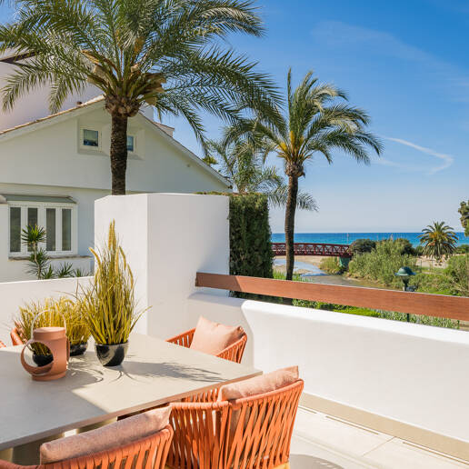 Luxury Beachfront Apartment with Direct Promenade Access in Los Monteros