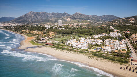 Lyx Beachfront lägenhet med direkt promenad tillgång i Los Monteros
