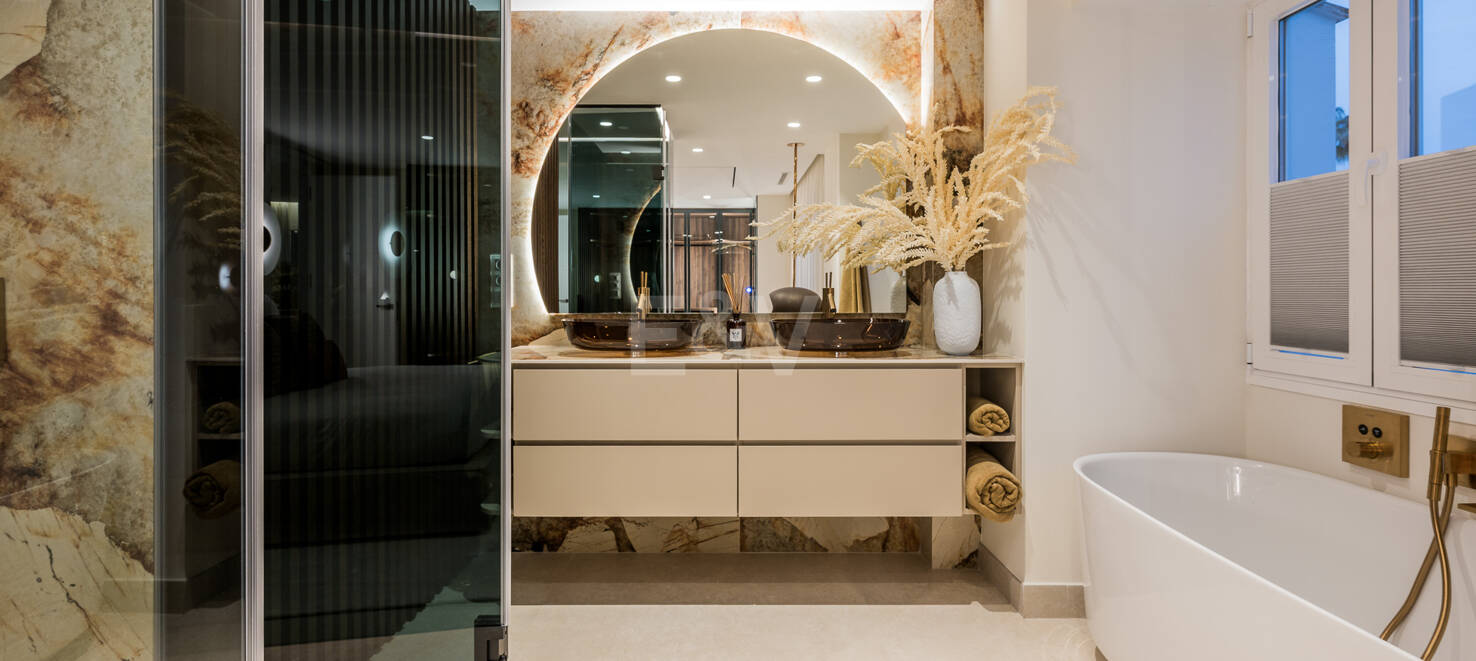 Luxury Beachfront Apartment with Direct Promenade Access in Los Monteros