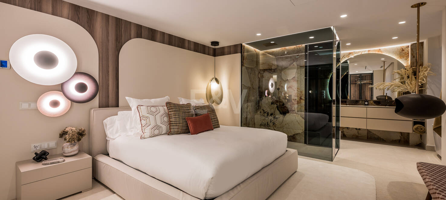 Luxury Beachfront Apartment with Direct Promenade Access in Los Monteros
