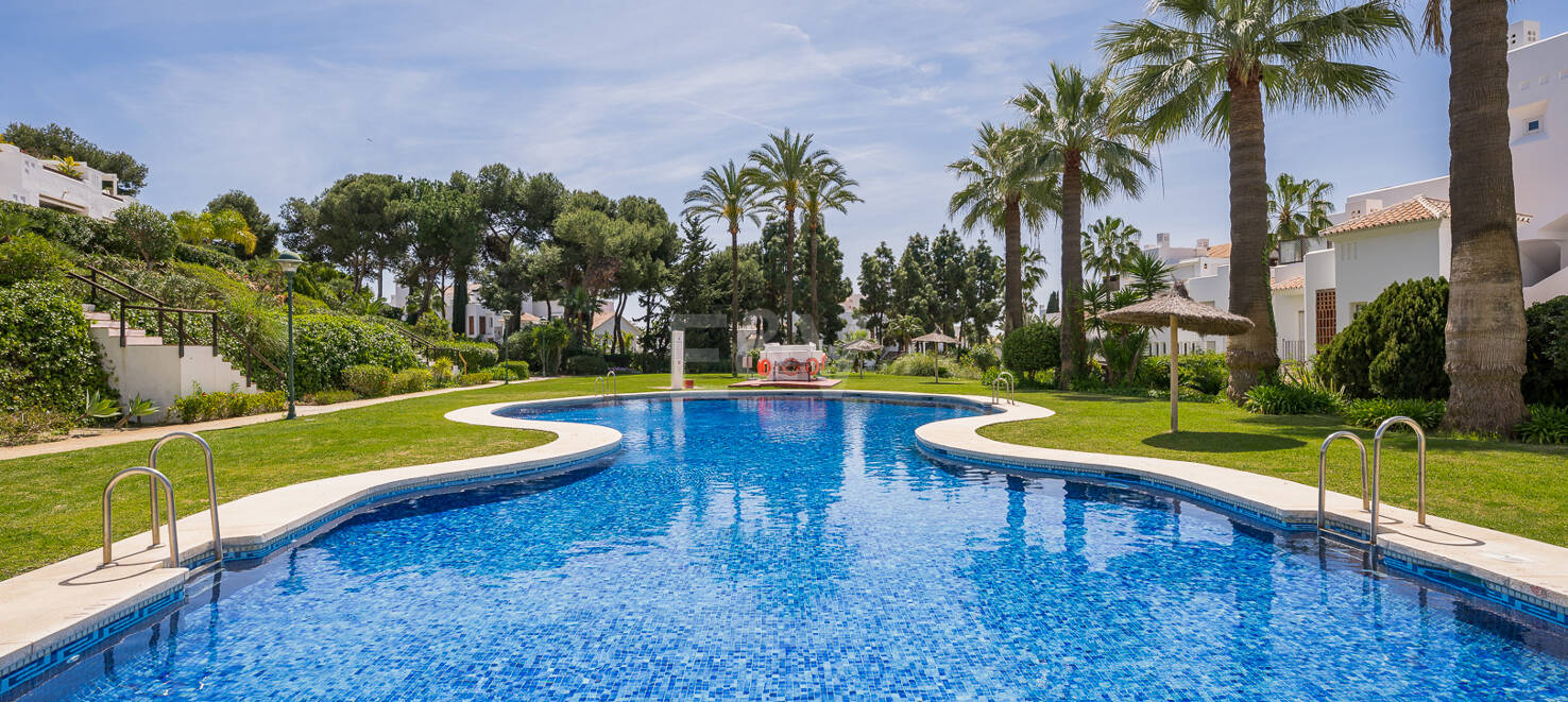 Luxury Beachfront Apartment with Direct Promenade Access in Los Monteros