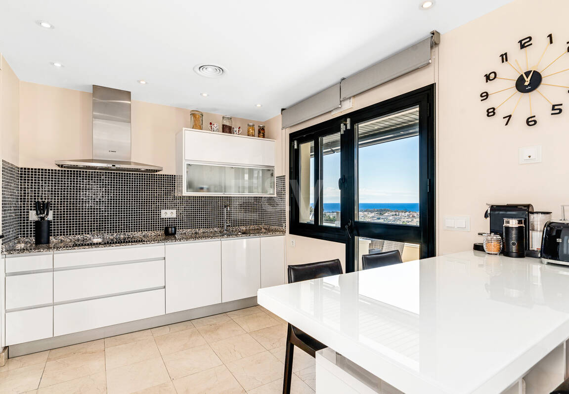 Dachgeschoss mit Privatsphäre, Panoramablick und 24-Stunden-Sicherheit