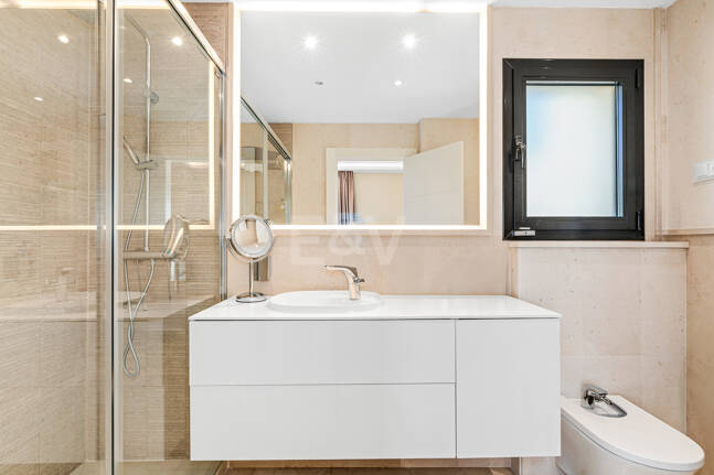 Dachgeschoss mit Privatsphäre, Panoramablick und 24-Stunden-Sicherheit