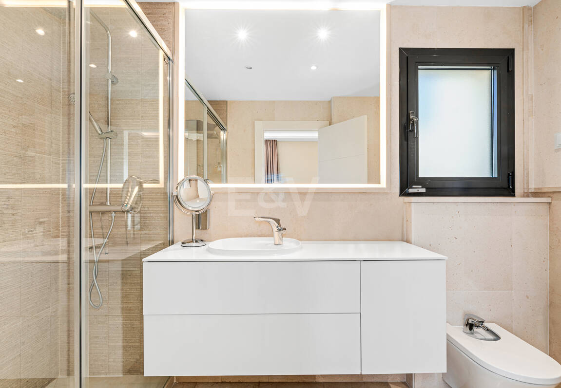 Dachgeschoss mit Privatsphäre, Panoramablick und 24-Stunden-Sicherheit