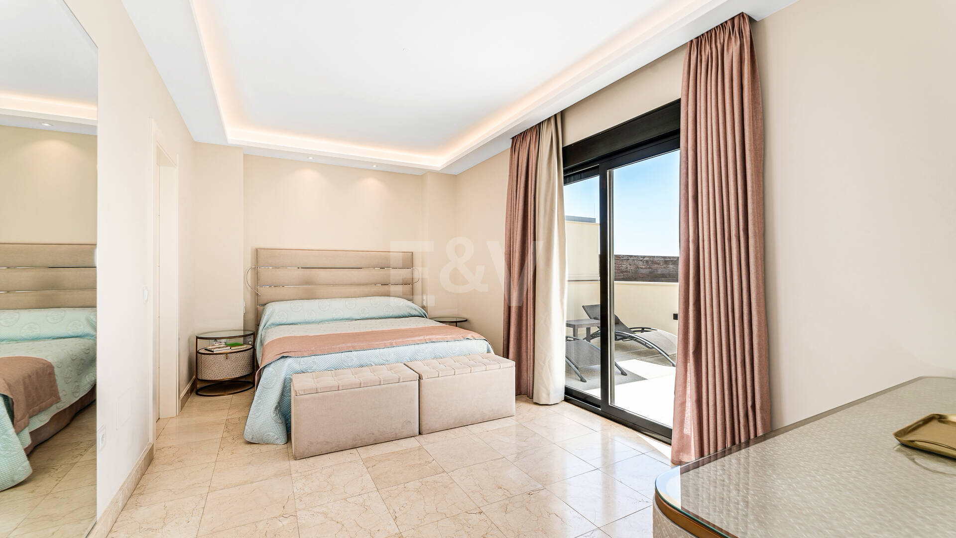 Dachgeschoss mit Privatsphäre, Panoramablick und 24-Stunden-Sicherheit