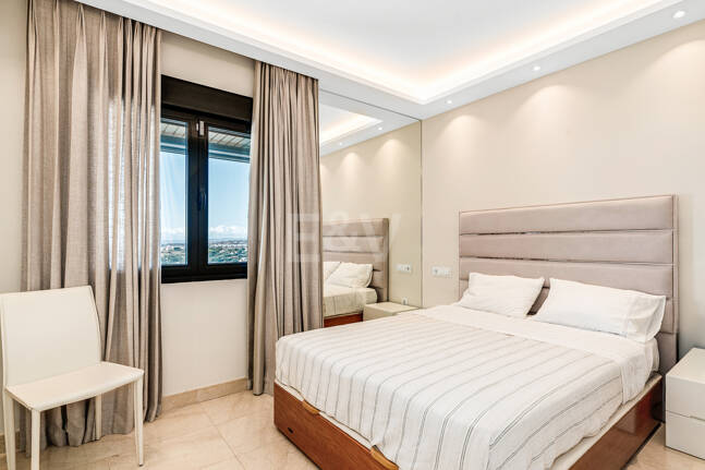 Dachgeschoss mit Privatsphäre, Panoramablick und 24-Stunden-Sicherheit