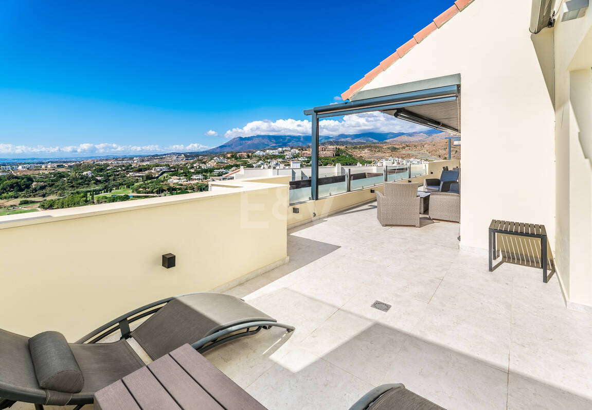 Dachgeschoss mit Privatsphäre, Panoramablick und 24-Stunden-Sicherheit