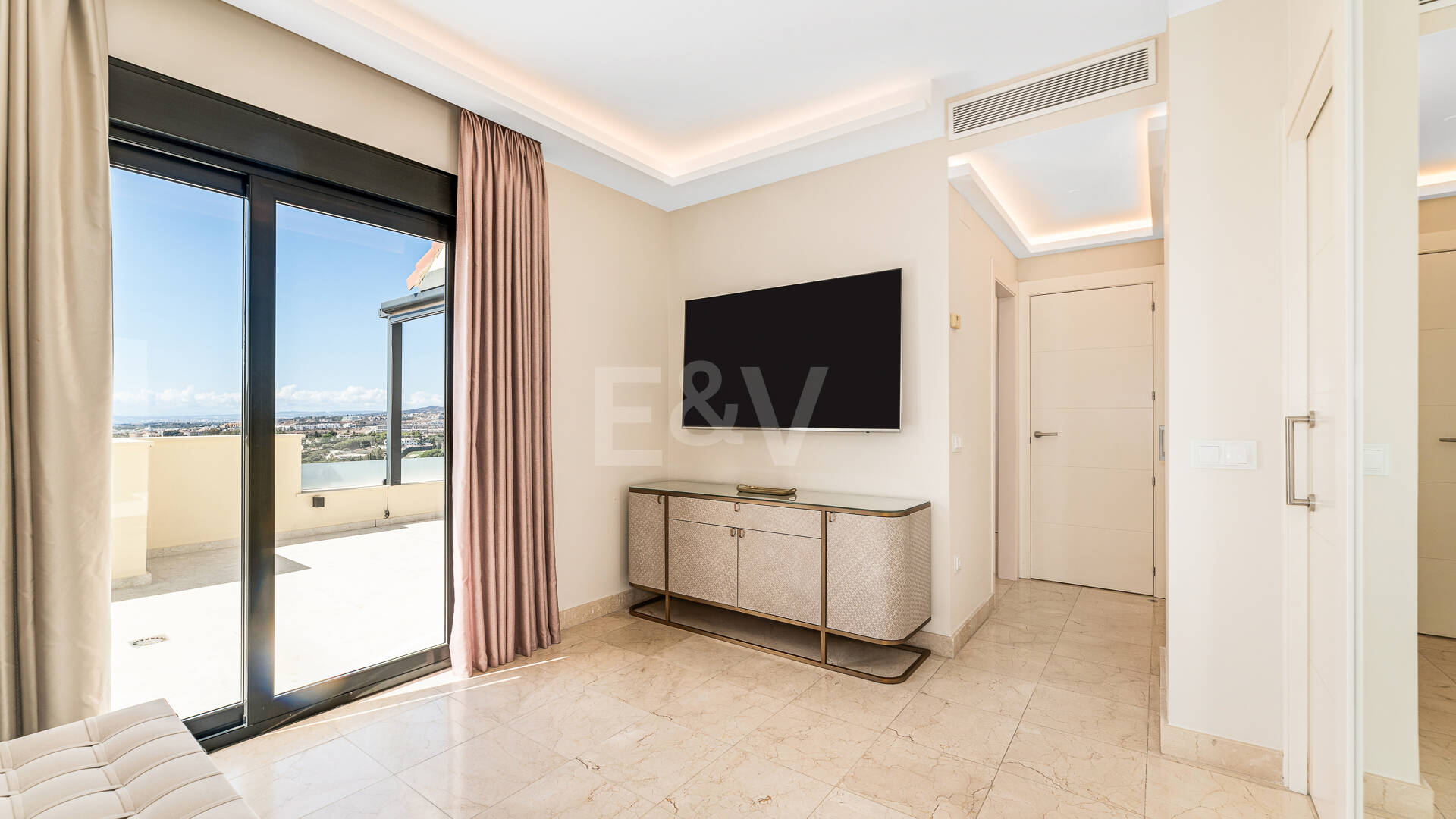 Dachgeschoss mit Privatsphäre, Panoramablick und 24-Stunden-Sicherheit