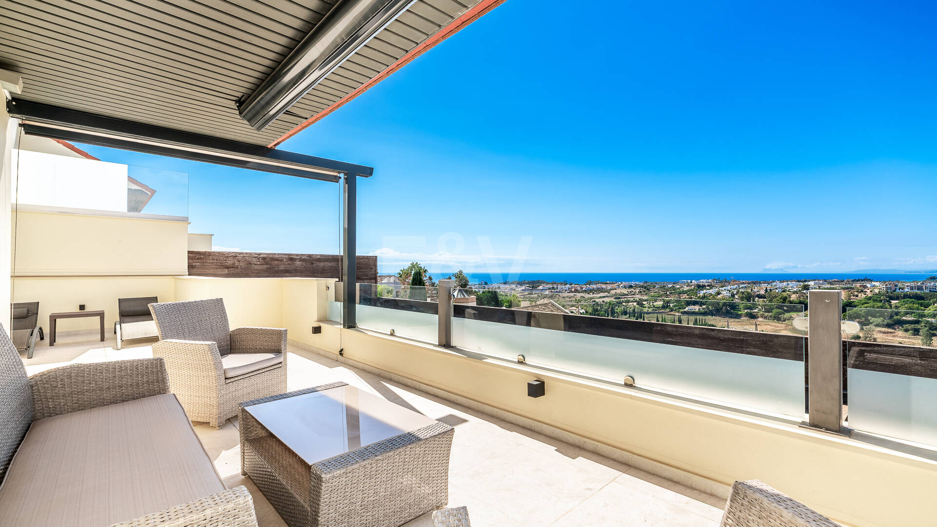 Dachgeschoss mit Privatsphäre, Panoramablick und 24-Stunden-Sicherheit