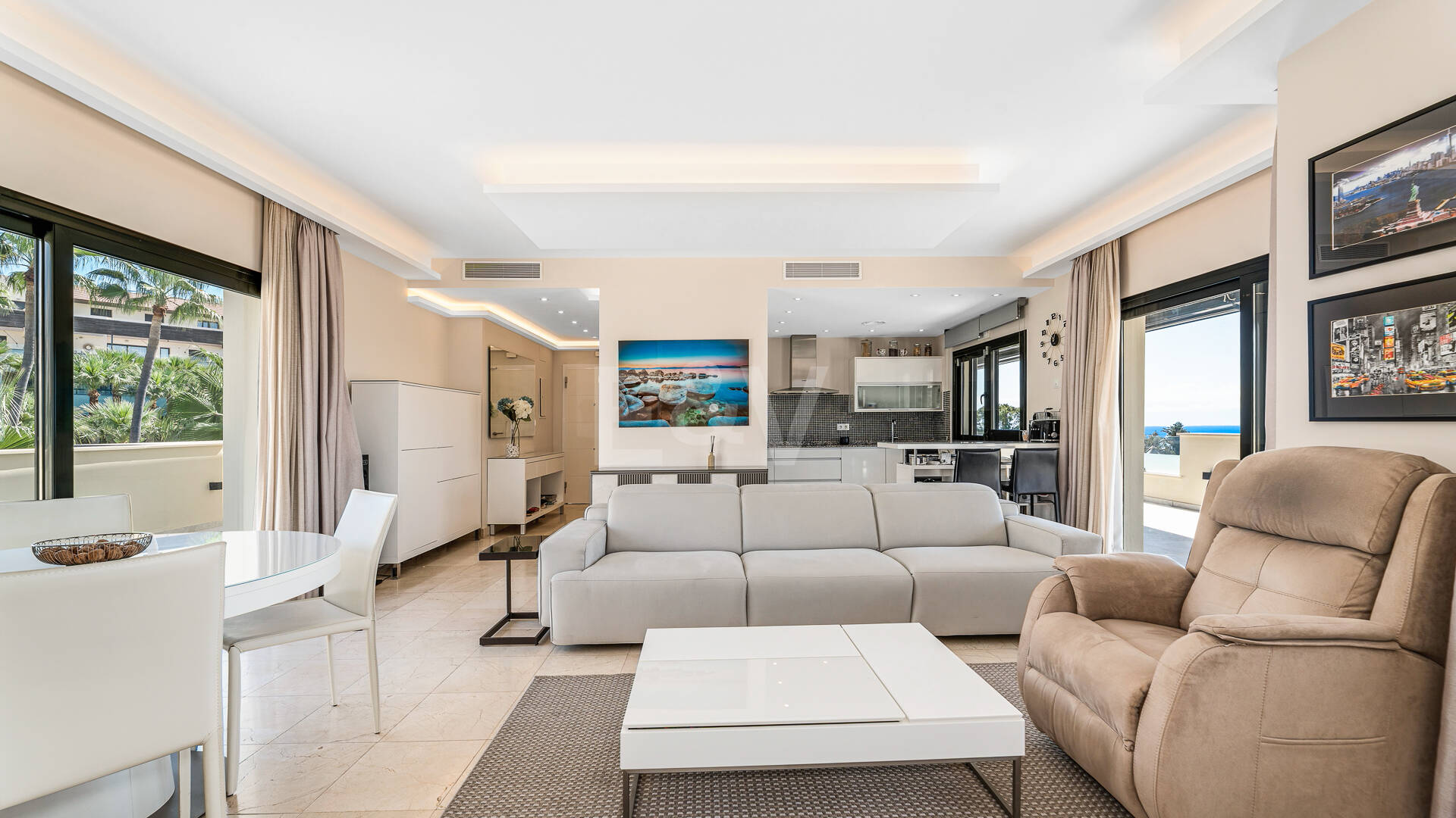 Dachgeschoss mit Privatsphäre, Panoramablick und 24-Stunden-Sicherheit