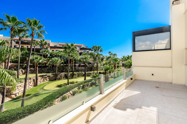 Dachgeschoss mit Privatsphäre, Panoramablick und 24-Stunden-Sicherheit