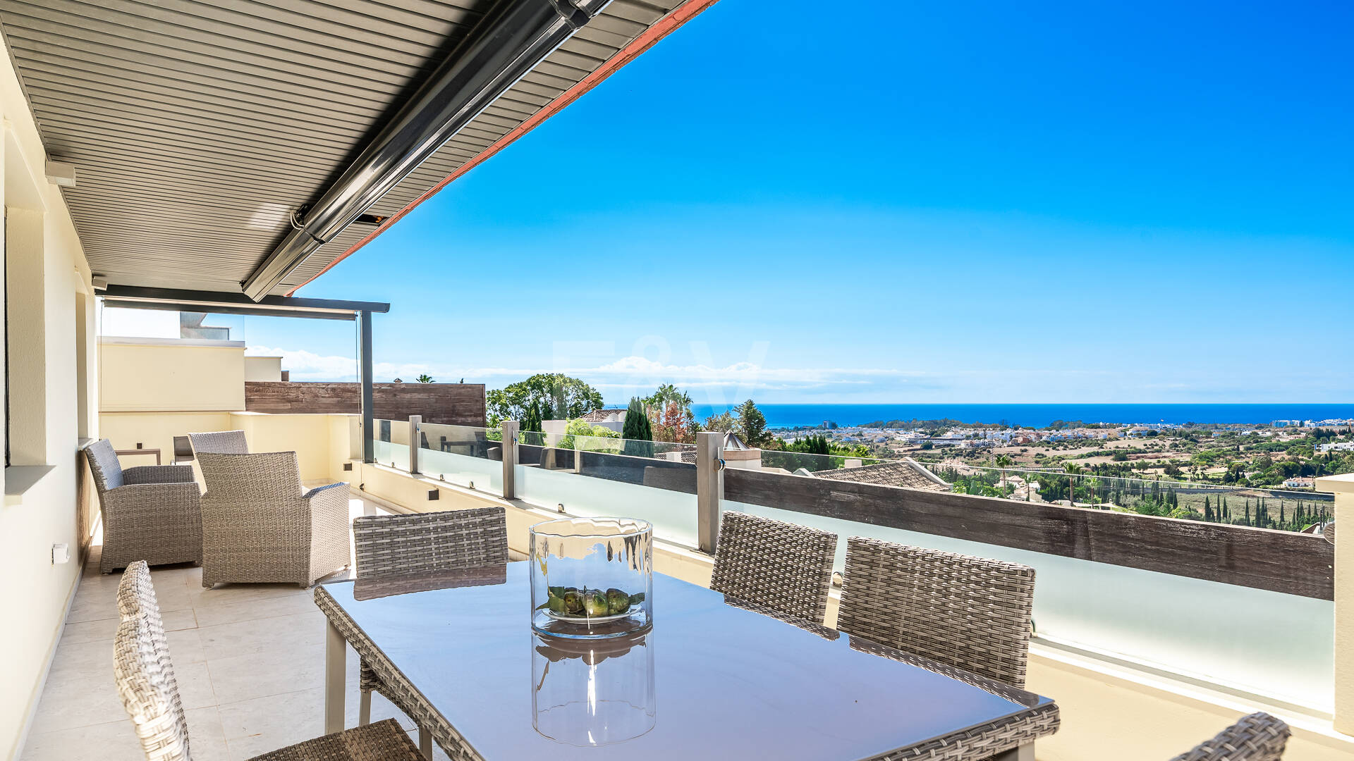 Dachgeschoss mit Privatsphäre, Panoramablick und 24-Stunden-Sicherheit