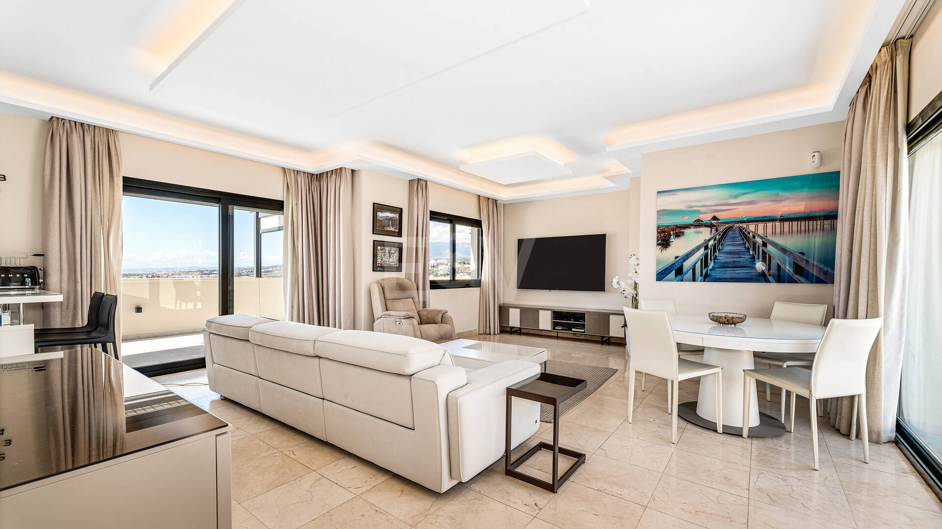 Dachgeschoss mit Privatsphäre, Panoramablick und 24-Stunden-Sicherheit