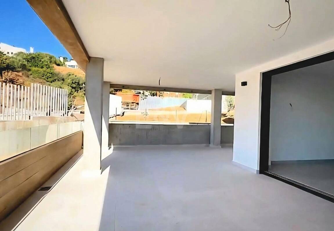 Brand-New Luxury Apartment with Sea Views – Long-Term Rental in Altos de Los Monteros, Marbella East