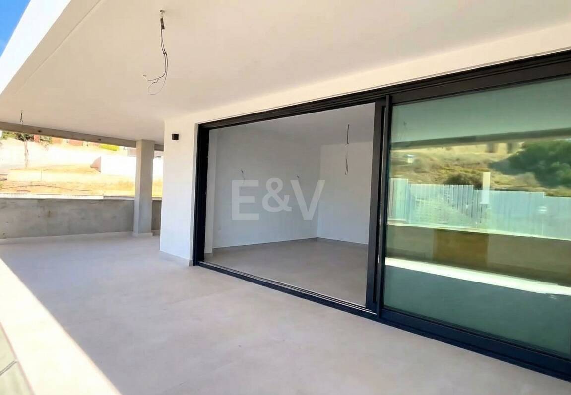 Brand-New Luxury Apartment with Sea Views – Long-Term Rental in Altos de Los Monteros, Marbella East