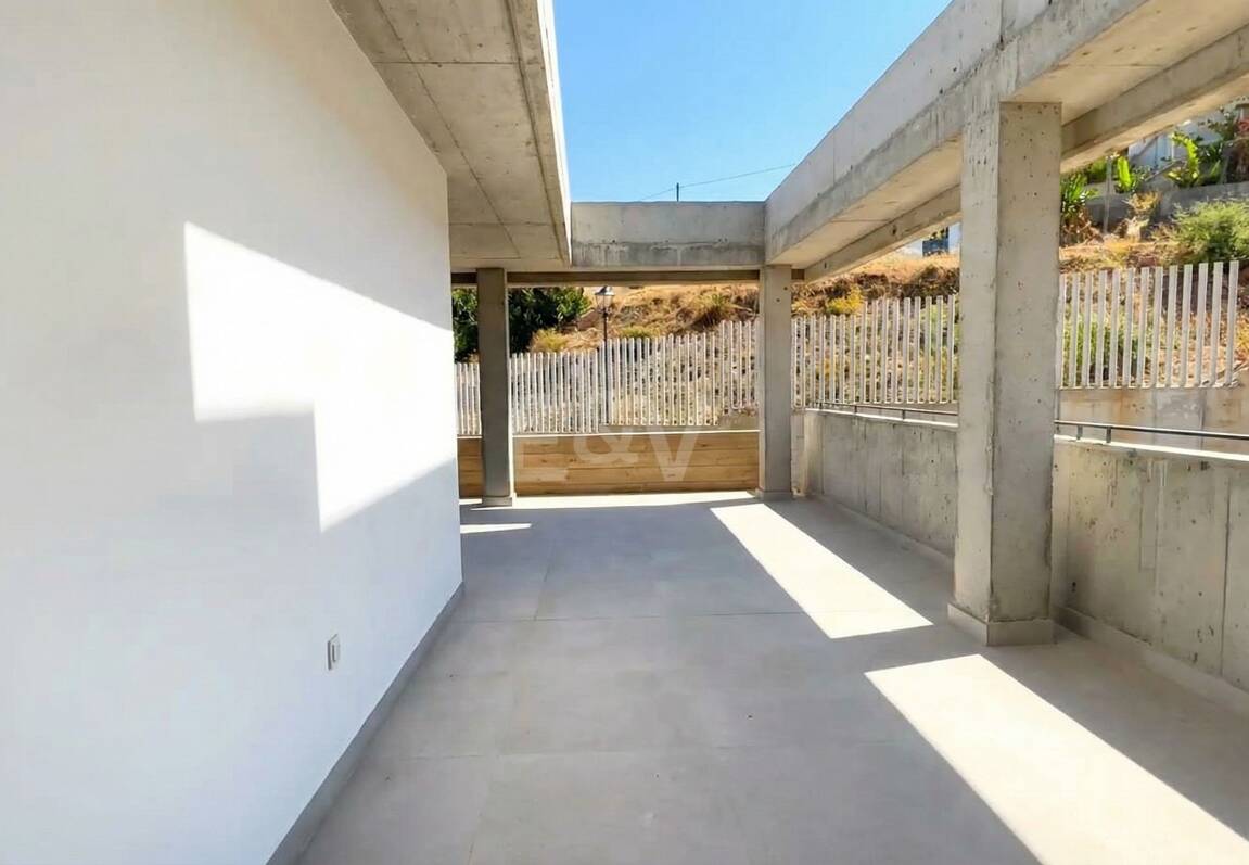 Brand-New Luxury Apartment with Sea Views – Long-Term Rental in Altos de Los Monteros, Marbella East