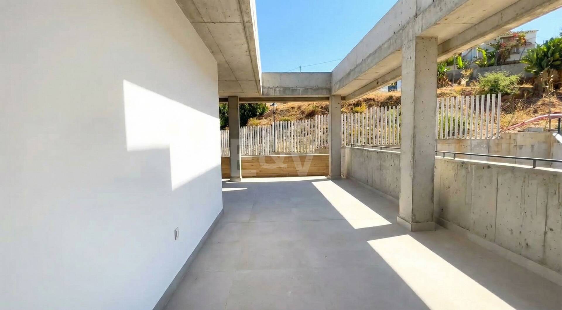 Brand-New Luxury Apartment with Sea Views – Long-Term Rental in Altos de Los Monteros, Marbella East