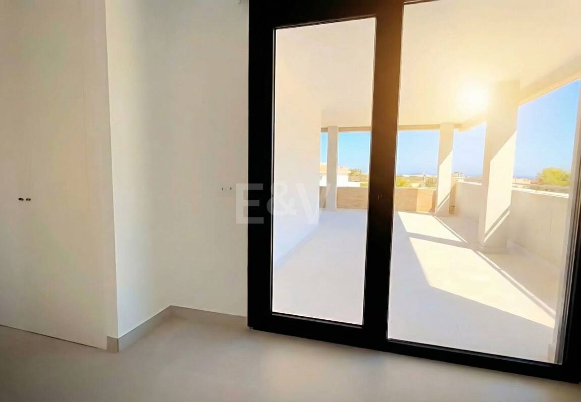 Brand-New Luxury Apartment with Sea Views – Long-Term Rental in Altos de Los Monteros, Marbella East