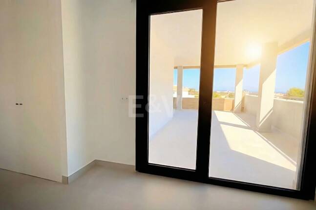 Brand-New Luxury Apartment with Sea Views – Long-Term Rental in Altos de Los Monteros, Marbella East