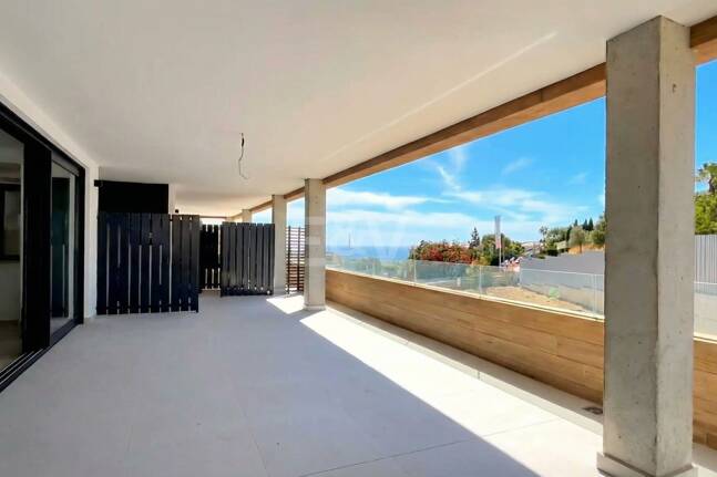 Brand-New Luxury Apartment with Sea Views – Long-Term Rental in Altos de Los Monteros, Marbella East