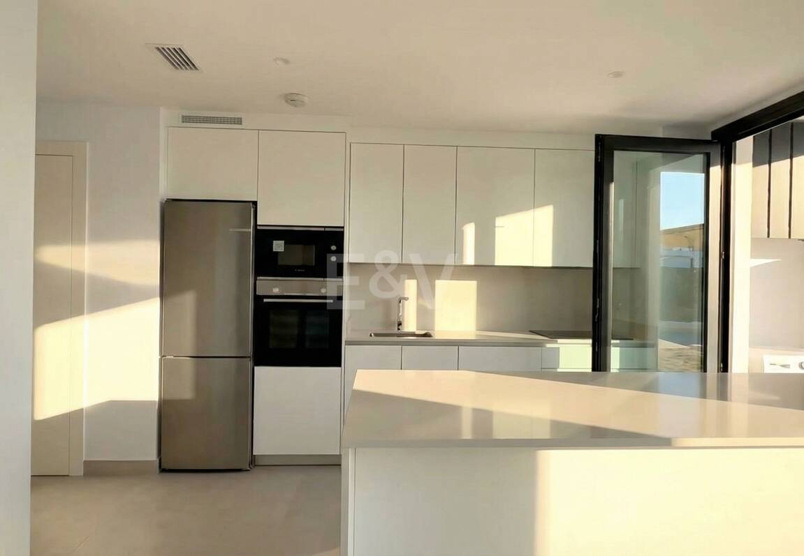 Brand-New Luxury Apartment with Sea Views – Long-Term Rental in Altos de Los Monteros, Marbella East