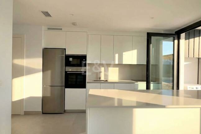 Brand-New Luxury Apartment with Sea Views – Long-Term Rental in Altos de Los Monteros, Marbella East