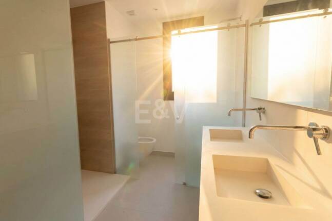 Brand-New Luxury Apartment with Sea Views – Long-Term Rental in Altos de Los Monteros, Marbella East