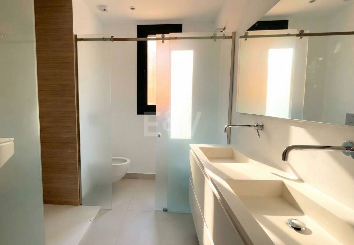 Brand-New Luxury Apartment with Sea Views – Long-Term Rental in Altos de Los Monteros, Marbella East