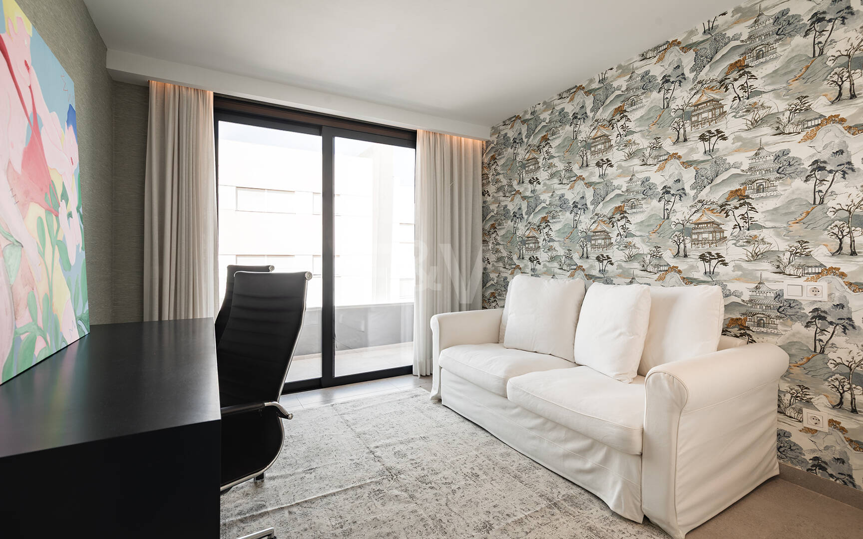 Modern Penthouse with Expansive Rooftop Terrace & Mountain Views near the Town Centre