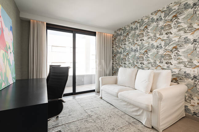 Nowoczesny apartament z Expansive Rooftop Terrace & Mountain Widoki w pobliżu centrum miasta