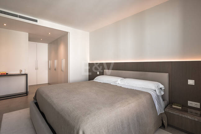 Nowoczesny apartament z Expansive Rooftop Terrace & Mountain Widoki w pobliżu centrum miasta