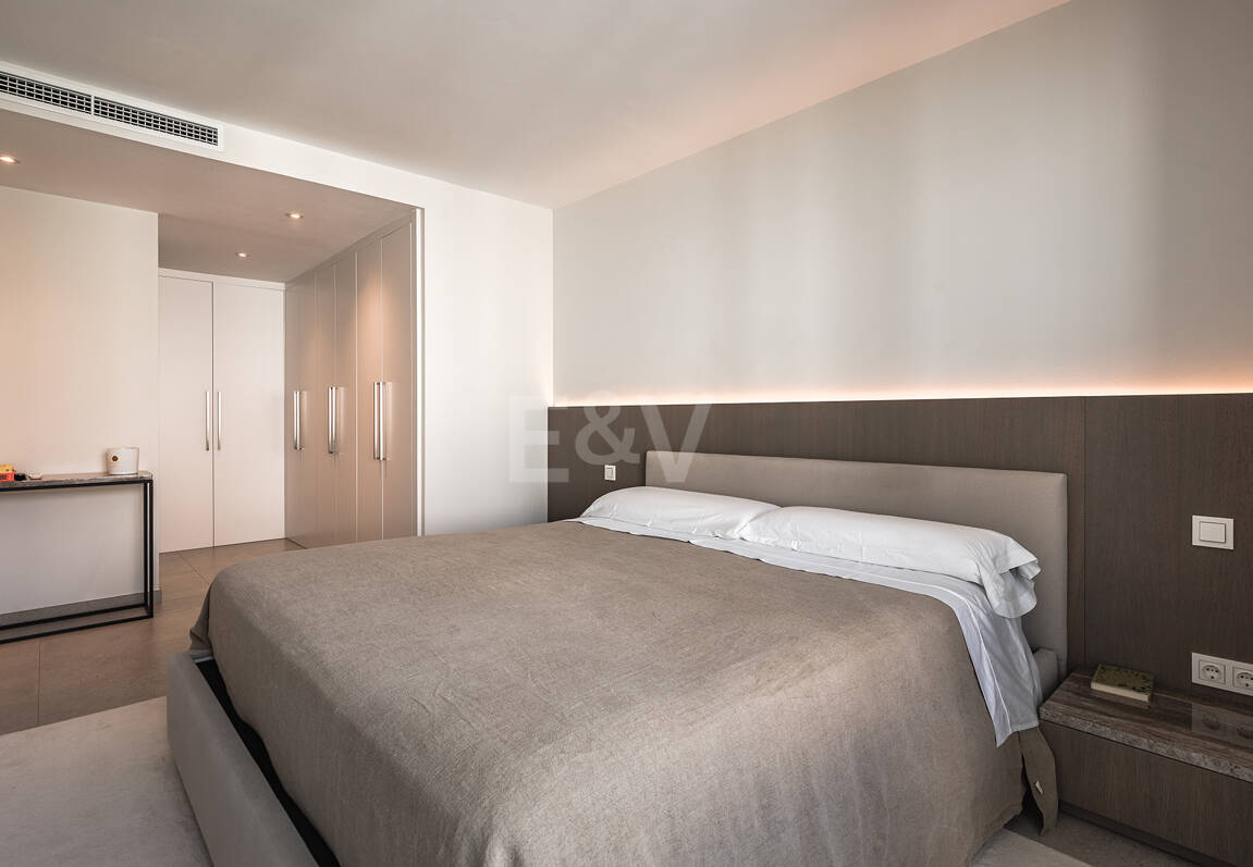 Nowoczesny apartament z Expansive Rooftop Terrace & Mountain Widoki w pobliżu centrum miasta