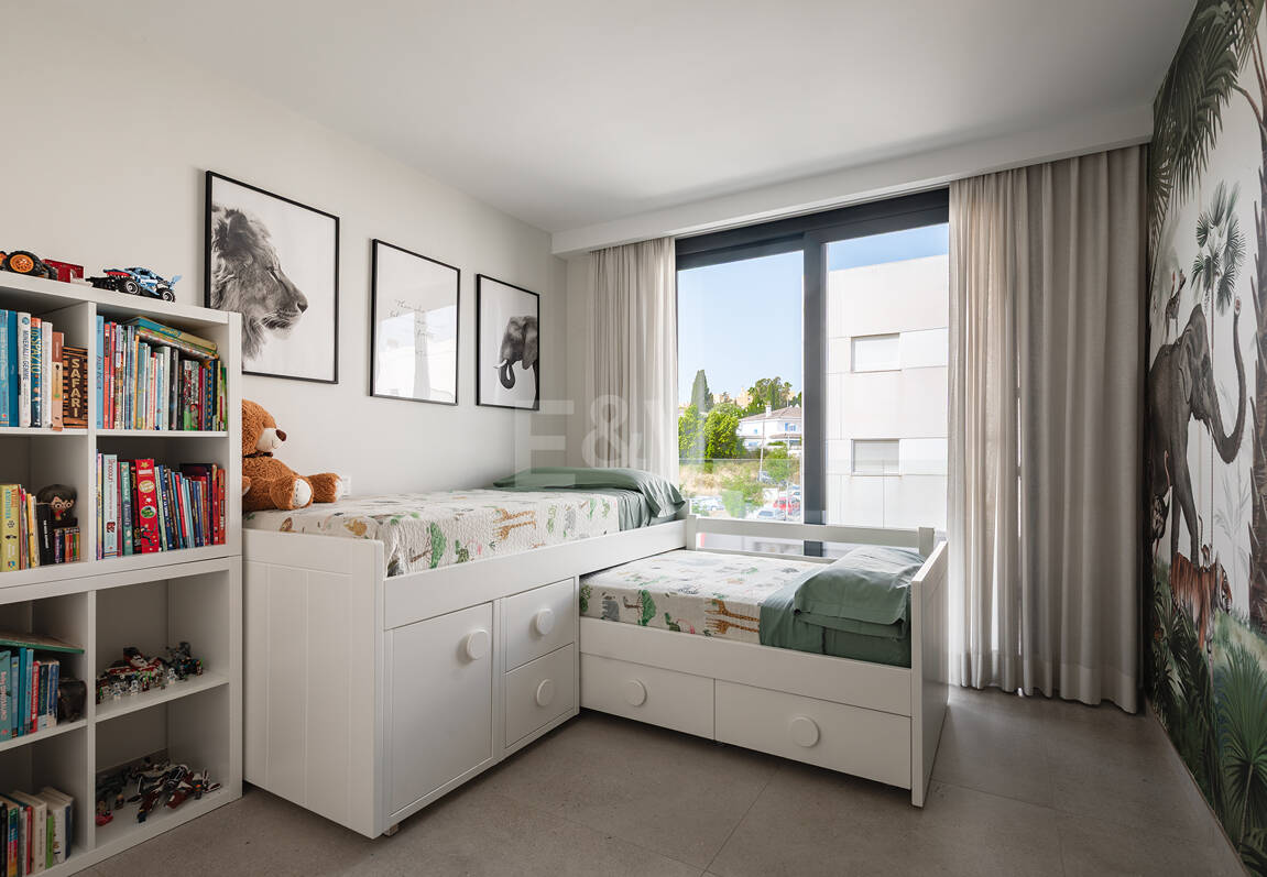 Nowoczesny apartament z Expansive Rooftop Terrace & Mountain Widoki w pobliżu centrum miasta