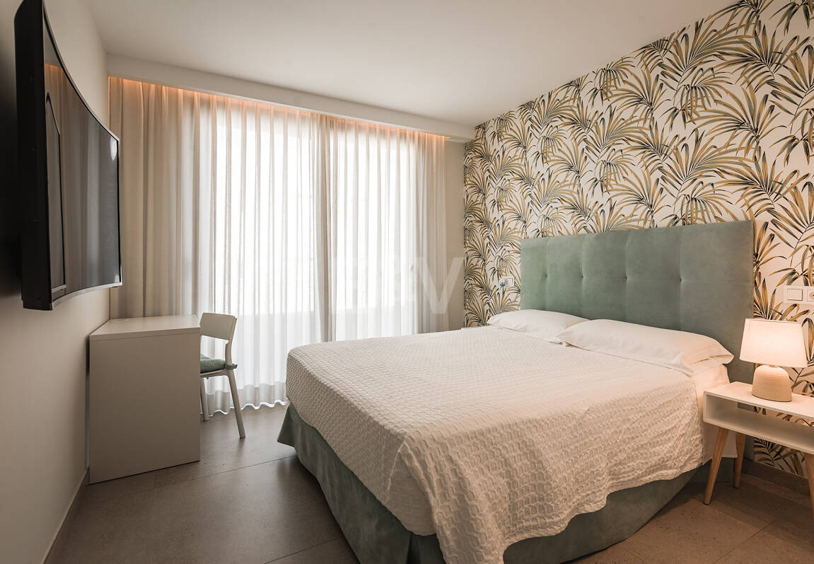 Nowoczesny apartament z Expansive Rooftop Terrace & Mountain Widoki w pobliżu centrum miasta