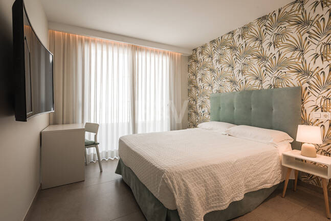 Nowoczesny apartament z Expansive Rooftop Terrace & Mountain Widoki w pobliżu centrum miasta