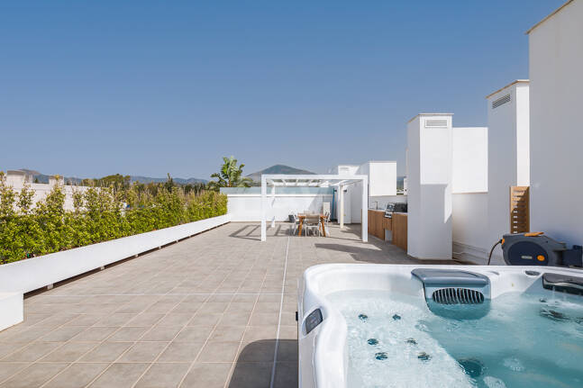 Nowoczesny apartament z Expansive Rooftop Terrace & Mountain Widoki w pobliżu centrum miasta