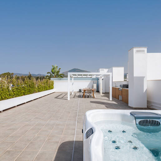 Modern Penthouse with Expansive Rooftop Terrace & Mountain Views near the Town Centre