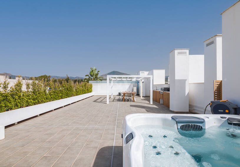 Nowoczesny apartament z Expansive Rooftop Terrace & Mountain Widoki w pobliżu centrum miasta