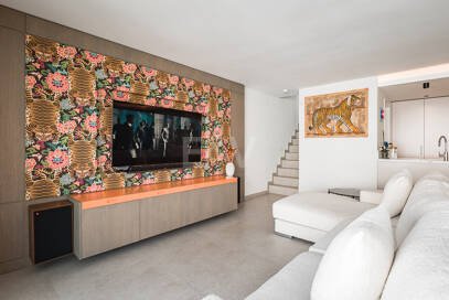 Nowoczesny apartament z Expansive Rooftop Terrace & Mountain Widoki w pobliżu centrum miasta