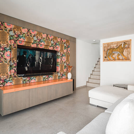 Modern Penthouse with Expansive Rooftop Terrace & Mountain Views near the Town Centre